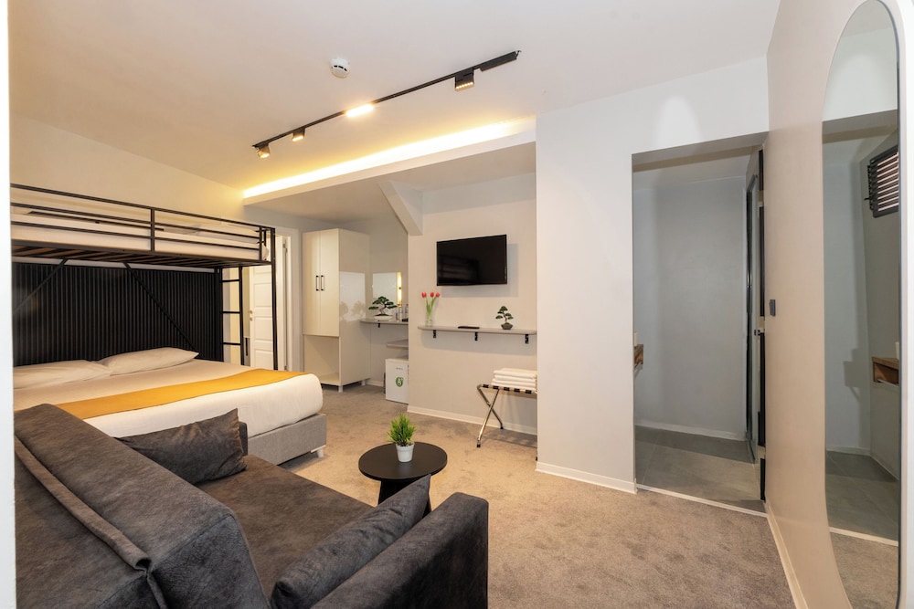 Istanbul Holiday Hotel — Hotel rooms in Istanbul, Istanbul