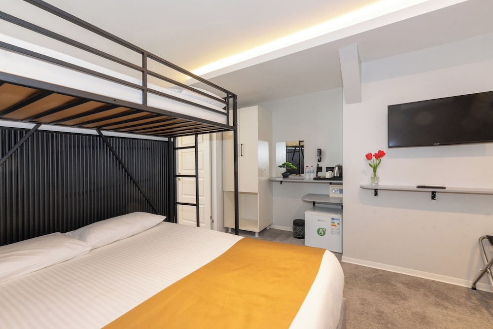 Istanbul Holiday Hotel — Hotel rooms in Istanbul, Istanbul