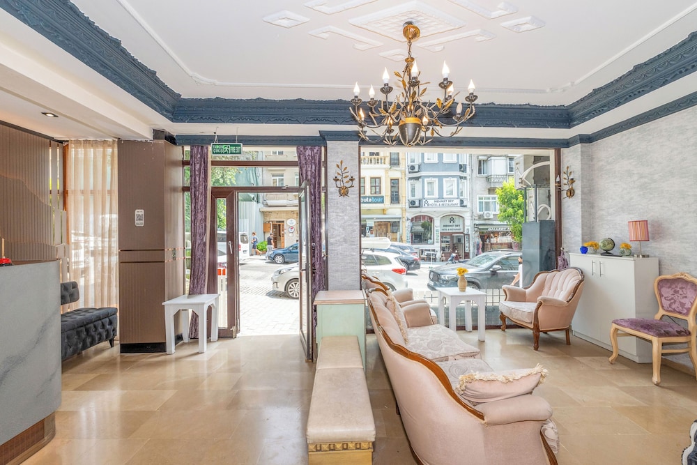 Istanbul Holiday Hotel — Hotel building in Istanbul, Istanbul