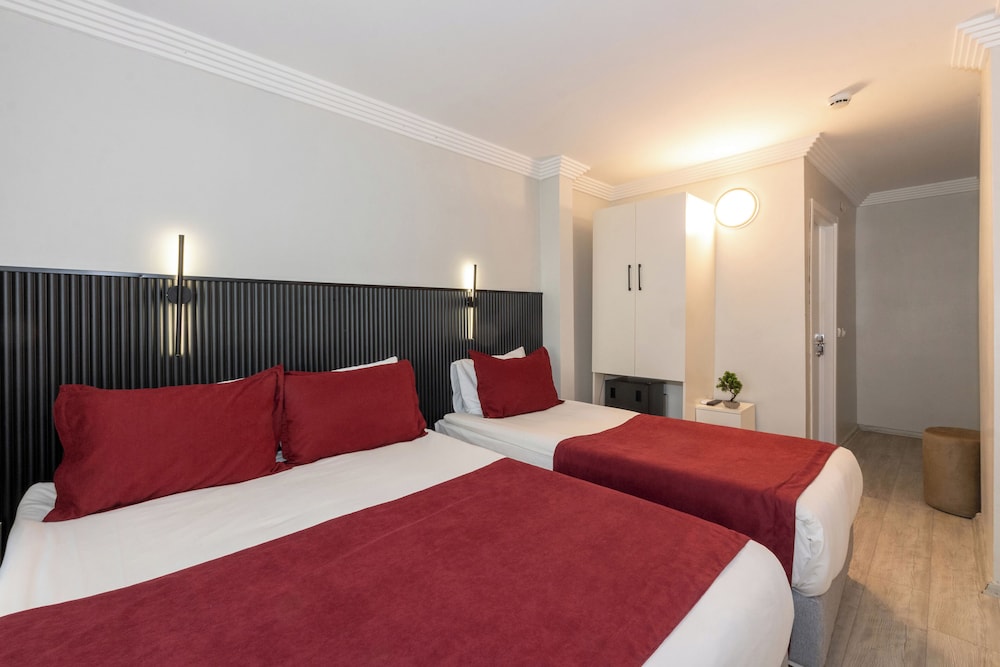 Istanbul Holiday Hotel — Hotel rooms in Istanbul, Istanbul