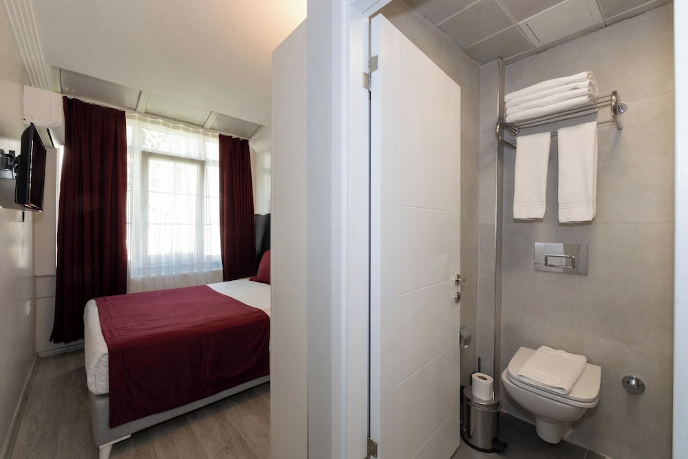 Istanbul Holiday Hotel — Hotel rooms in Istanbul, Istanbul