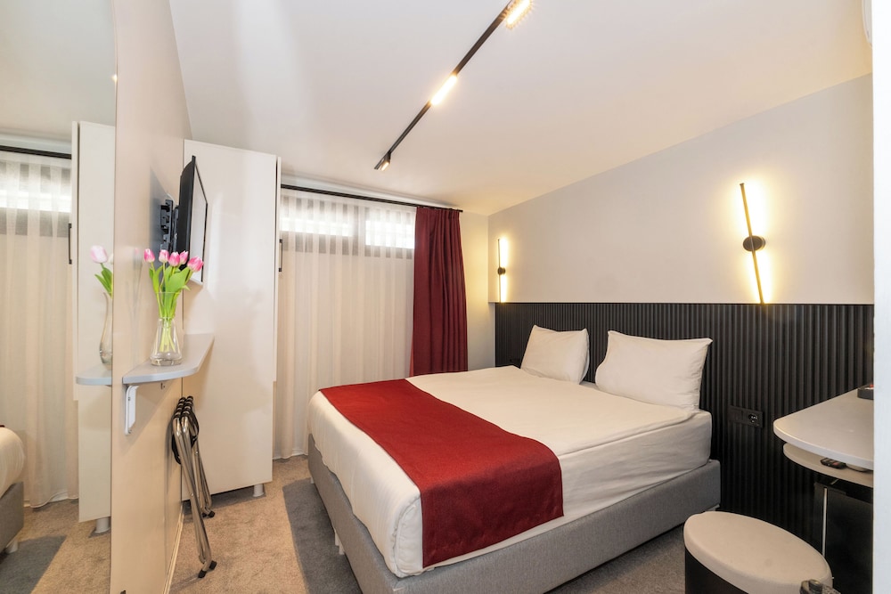 Istanbul Holiday Hotel — Hotel rooms in Istanbul, Istanbul