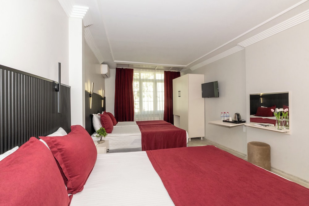 Istanbul Holiday Hotel — Hotel rooms in Istanbul, Istanbul