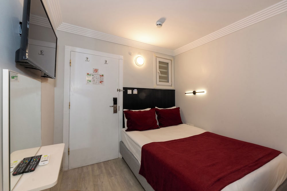 Istanbul Holiday Hotel — Hotel rooms in Istanbul, Istanbul
