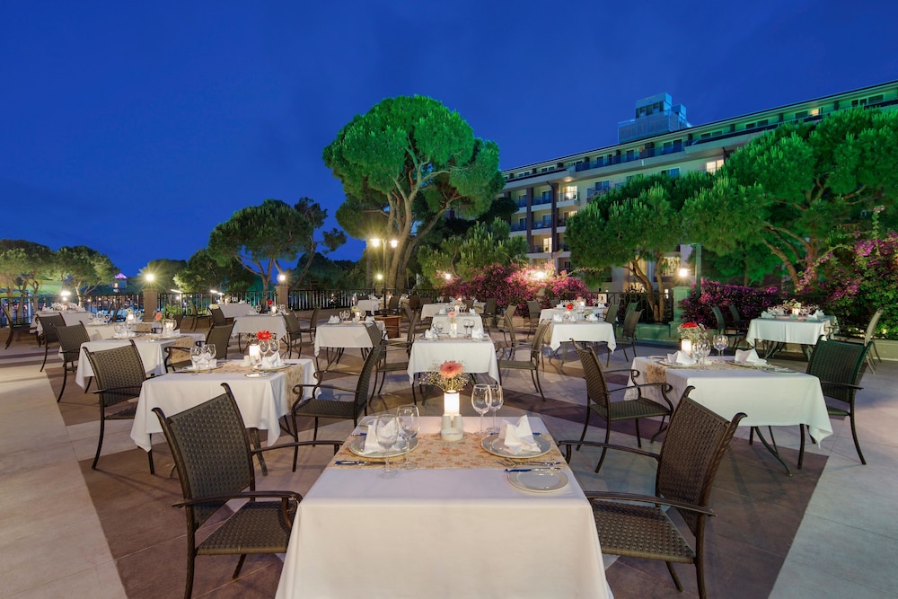 Papillon Ayscha Resort & Spa - All Inclusive — Restaurant & bars in Belek