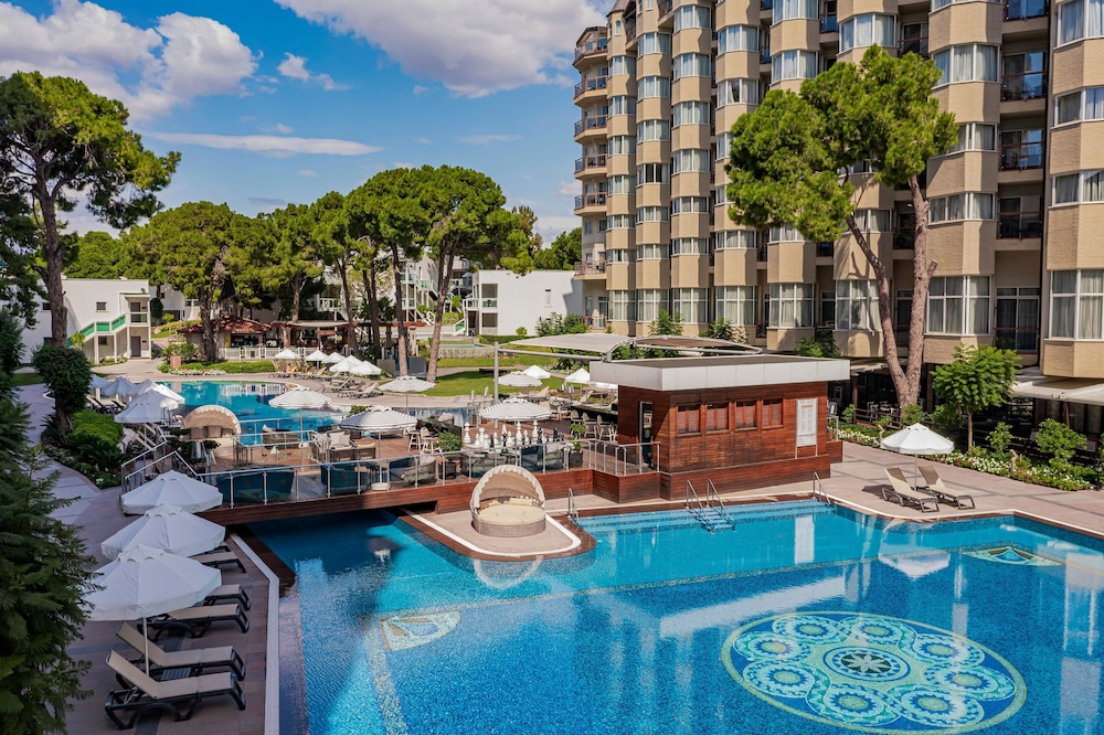 Papillon Zeugma Relaxury — Swimming pool in Belek