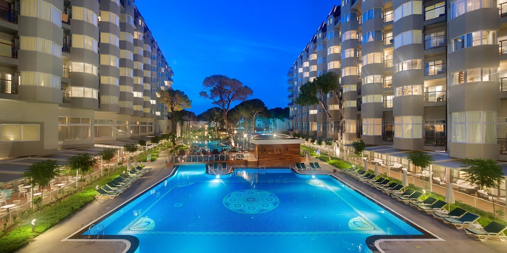 Papillon Zeugma Relaxury — Swimming pool in Belek