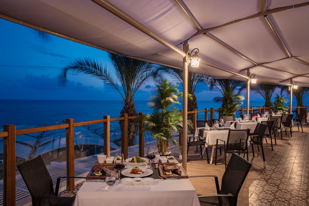Papillon Zeugma Relaxury — Restaurant & bars in Belek
