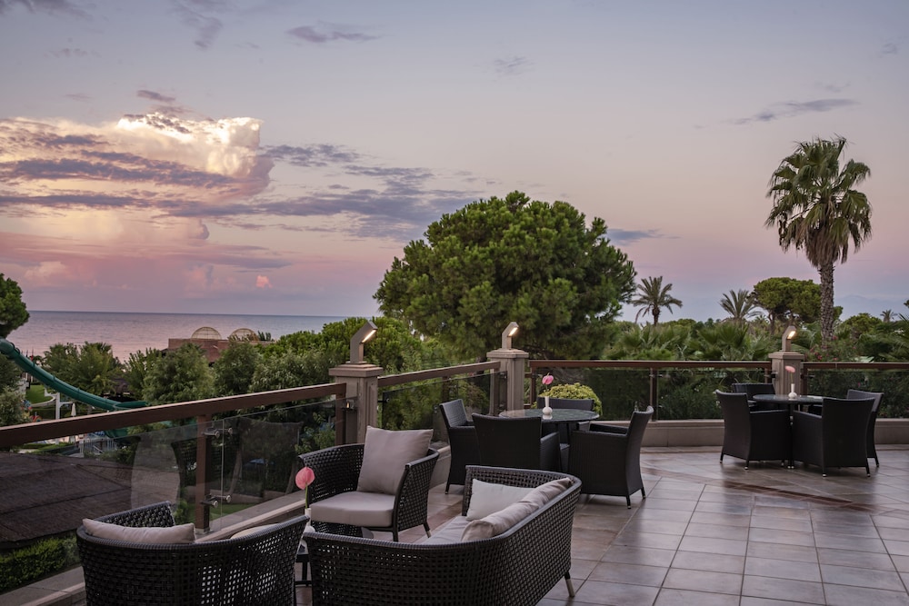 Papillon Zeugma Relaxury — Restaurant & bars in Belek