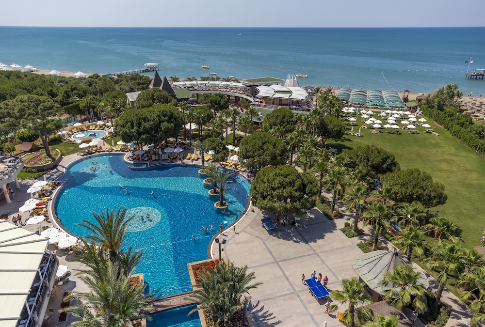 Papillon Zeugma Relaxury — Swimming pool in Belek