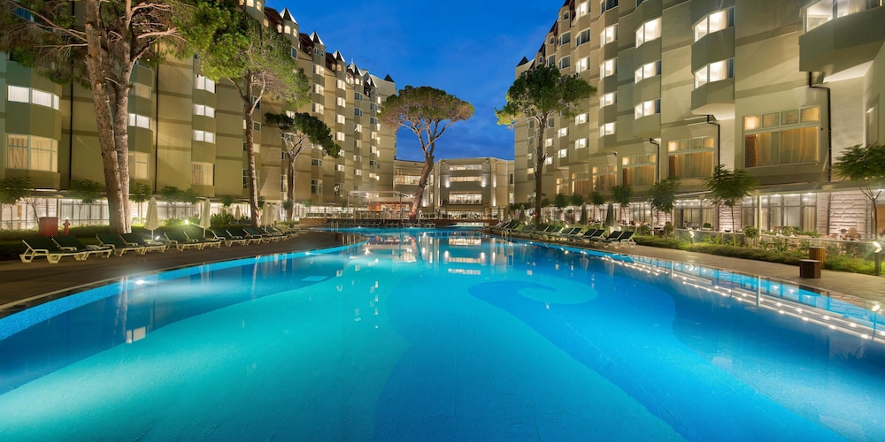 Papillon Zeugma Relaxury — Swimming pool in Belek