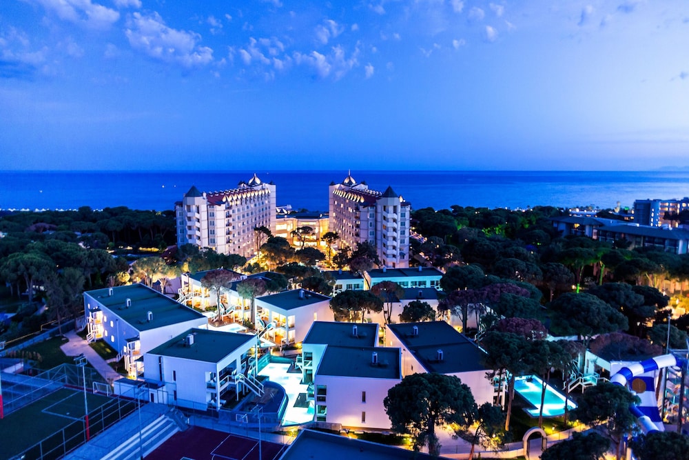 Papillon Zeugma Relaxury — Hotel building in Belek