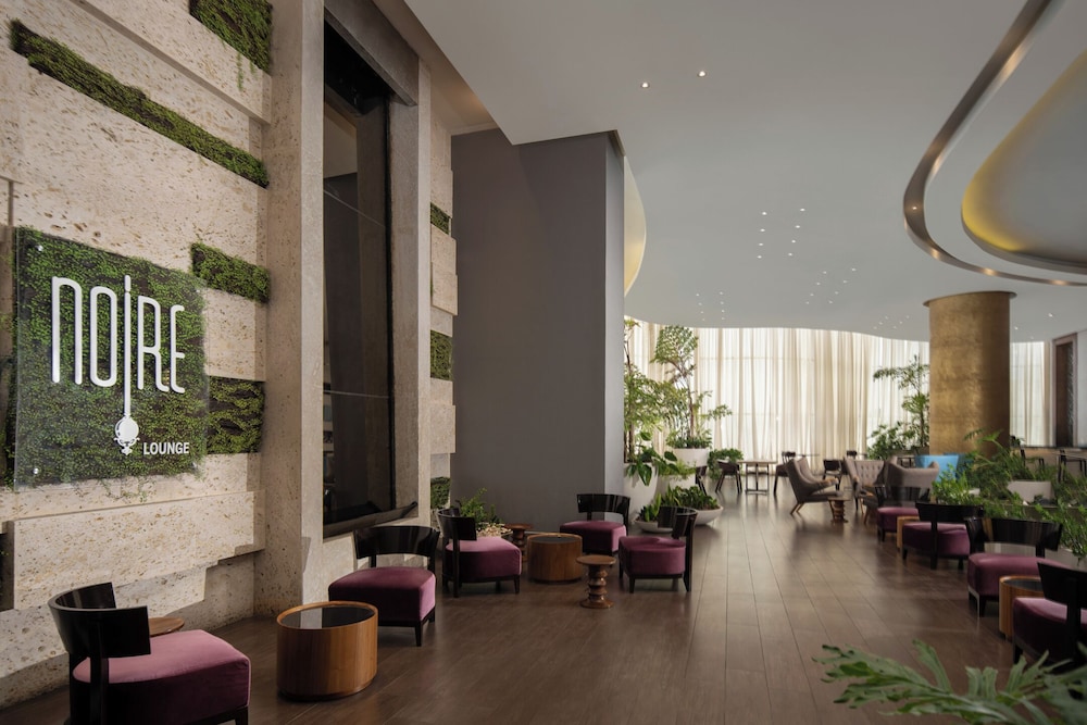 Embassy Suites by Hilton Santo Domingo — Restaurant & bars in Santo Domingo, Distrito Nacional