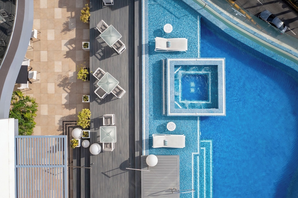 Embassy Suites by Hilton Santo Domingo — Swimming pool in Santo Domingo, Distrito Nacional