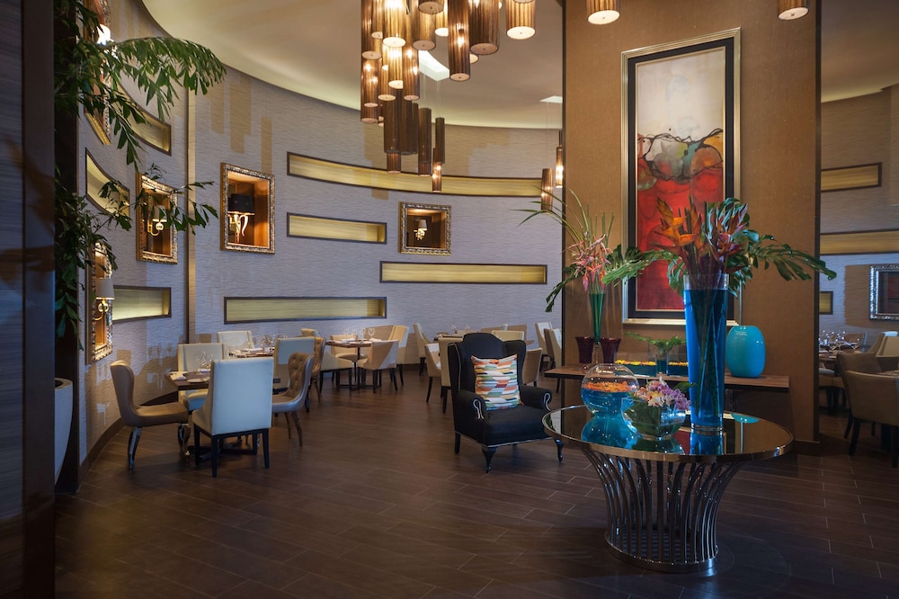 Embassy Suites by Hilton Santo Domingo — Restaurant & bars in Santo Domingo, Distrito Nacional