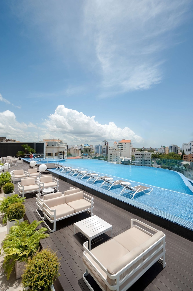 Embassy Suites by Hilton Santo Domingo — Swimming pool in Santo Domingo, Distrito Nacional