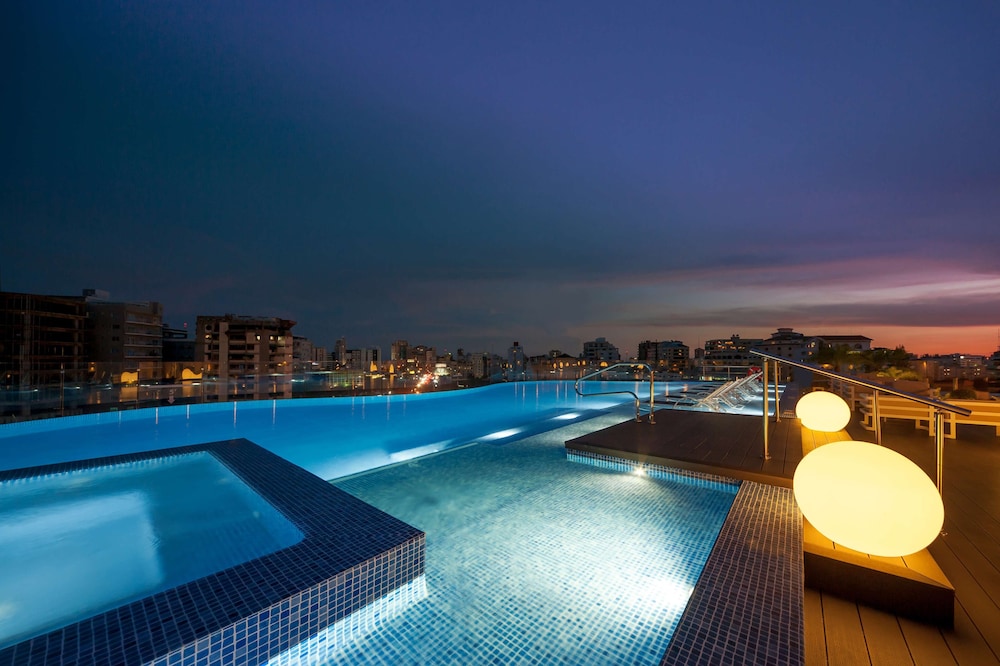 Embassy Suites by Hilton Santo Domingo — Swimming pool in Santo Domingo, Distrito Nacional