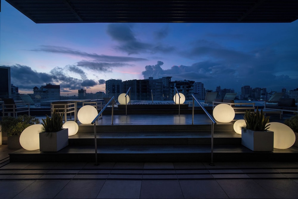Embassy Suites by Hilton Santo Domingo — Restaurant & bars in Santo Domingo, Distrito Nacional