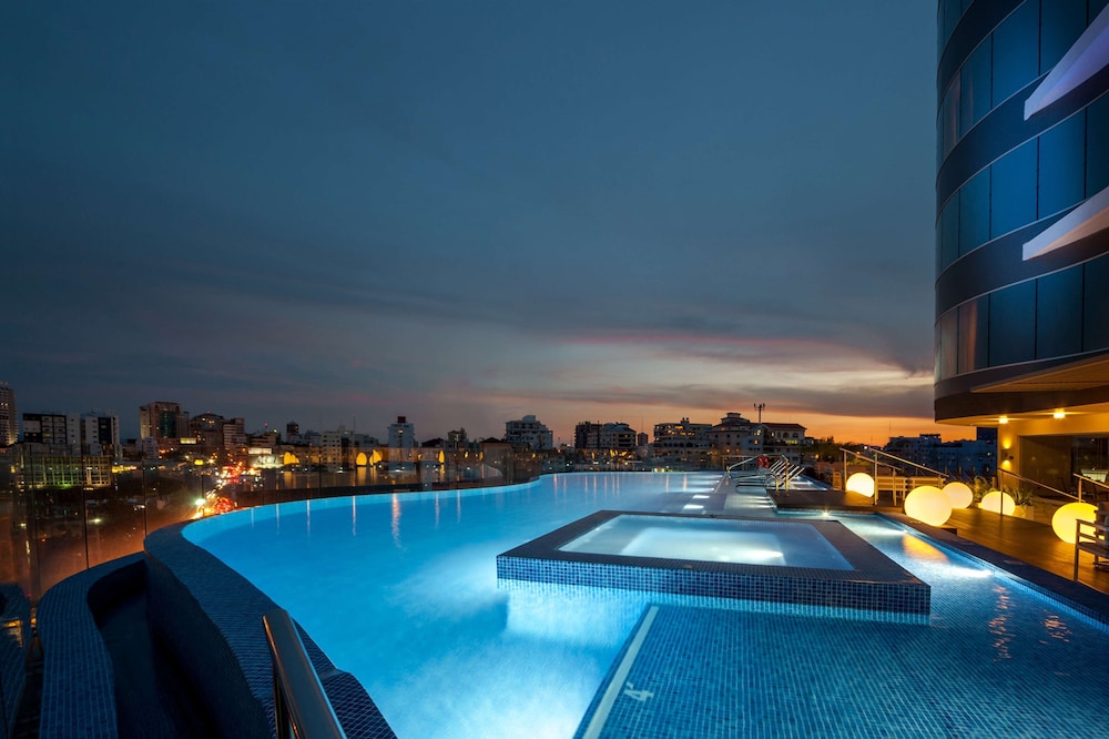 Embassy Suites by Hilton Santo Domingo — Swimming pool in Santo Domingo, Distrito Nacional