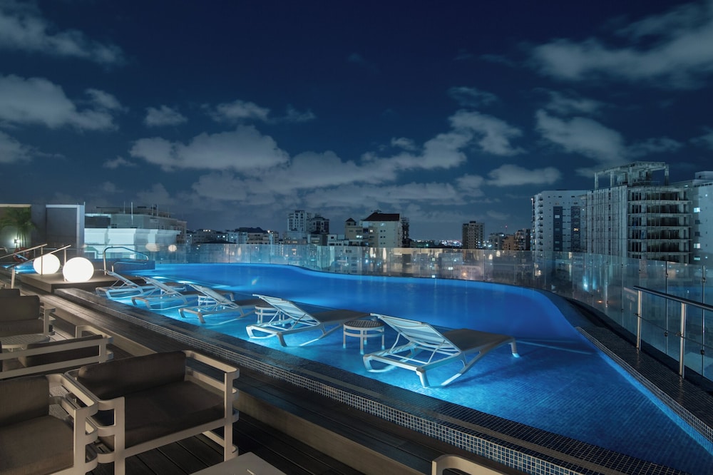 Embassy Suites by Hilton Santo Domingo — Swimming pool in Santo Domingo, Distrito Nacional