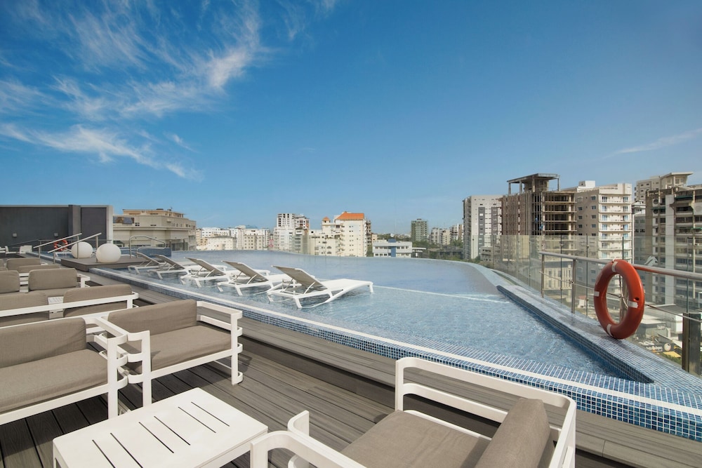 Embassy Suites by Hilton Santo Domingo — Swimming pool in Santo Domingo, Distrito Nacional