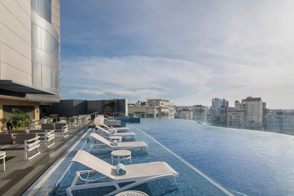 Embassy Suites by Hilton Santo Domingo — Swimming pool in Santo Domingo, Distrito Nacional
