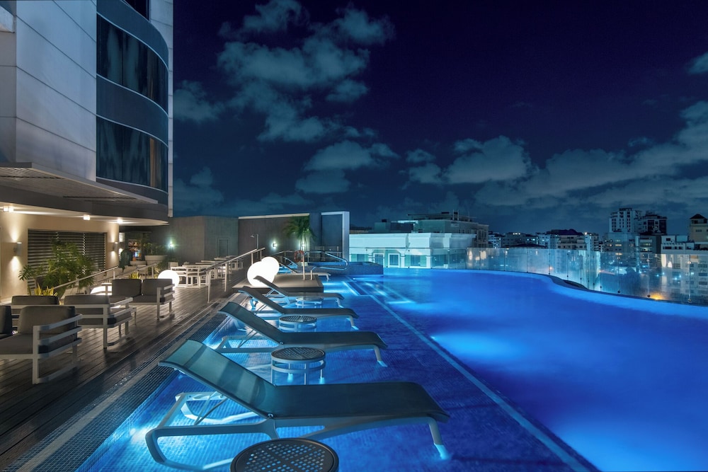 Embassy Suites by Hilton Santo Domingo — Swimming pool in Santo Domingo, Distrito Nacional