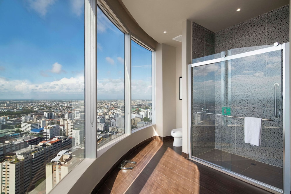 Embassy Suites by Hilton Santo Domingo — Hotel rooms in Santo Domingo, Distrito Nacional