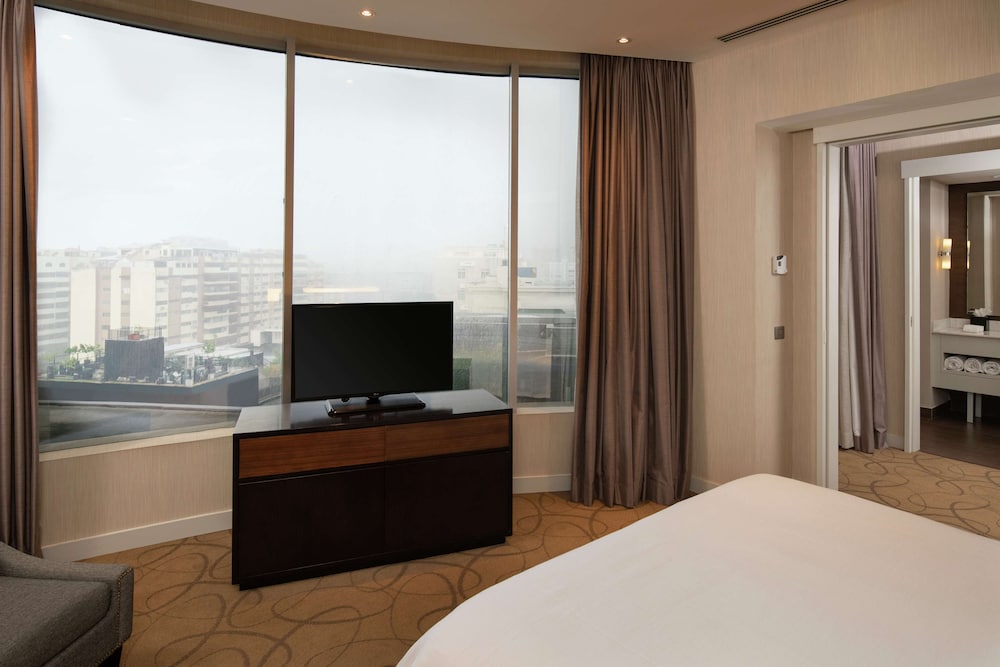 Embassy Suites by Hilton Santo Domingo — Hotel rooms in Santo Domingo, Distrito Nacional