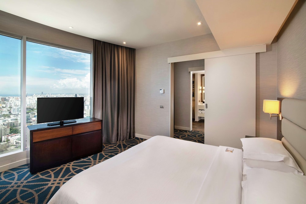 Embassy Suites by Hilton Santo Domingo — Hotel rooms in Santo Domingo, Distrito Nacional