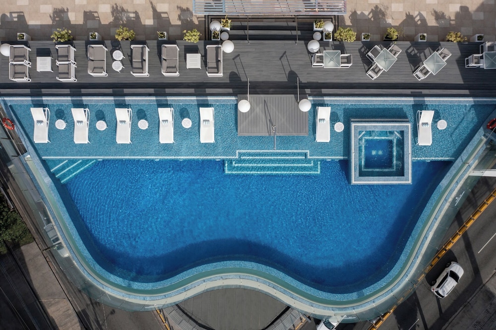 Embassy Suites by Hilton Santo Domingo — Swimming pool in Santo Domingo, Distrito Nacional