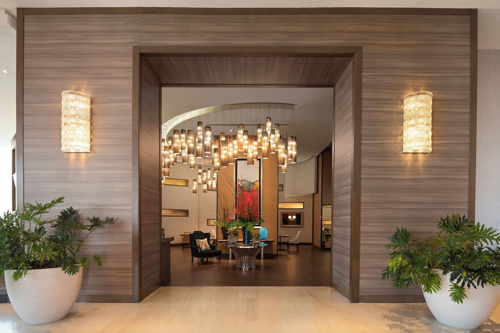 Embassy Suites by Hilton Santo Domingo — Restaurant & bars in Santo Domingo, Distrito Nacional