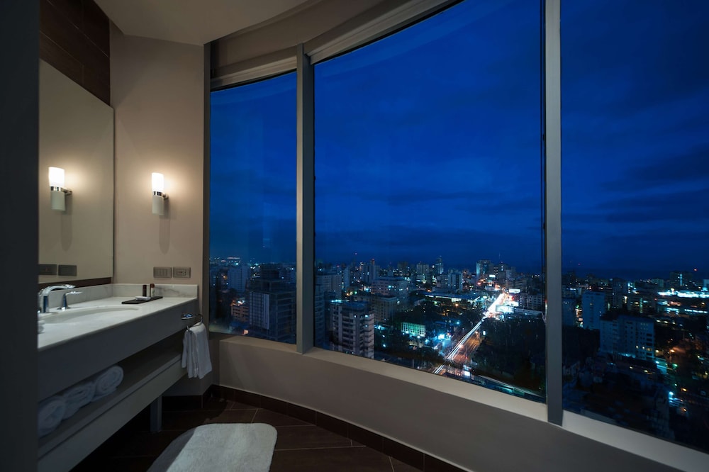 Embassy Suites by Hilton Santo Domingo — Hotel rooms in Santo Domingo, Distrito Nacional