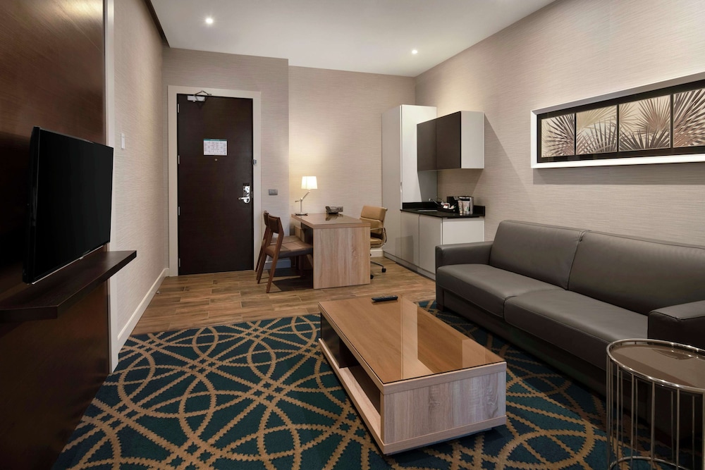 Embassy Suites by Hilton Santo Domingo — Hotel rooms in Santo Domingo, Distrito Nacional