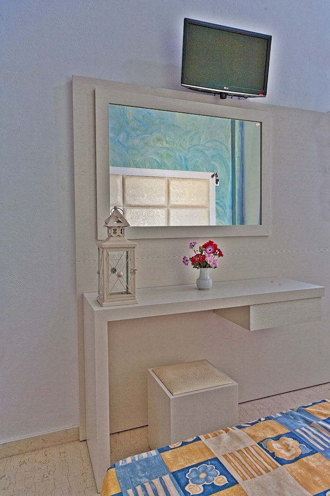 Sellada Apartments — Hotel rooms in Kamari, South Aegean