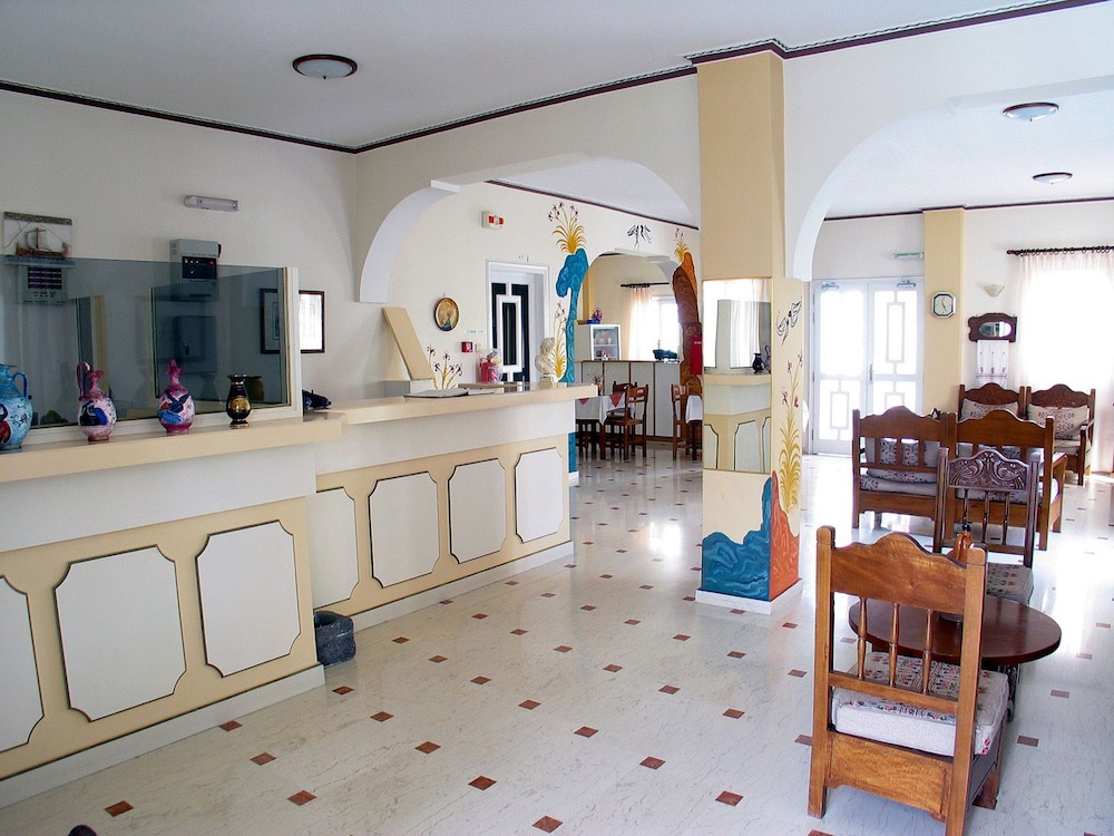 Sellada Apartments — Hotel building in Kamari, South Aegean