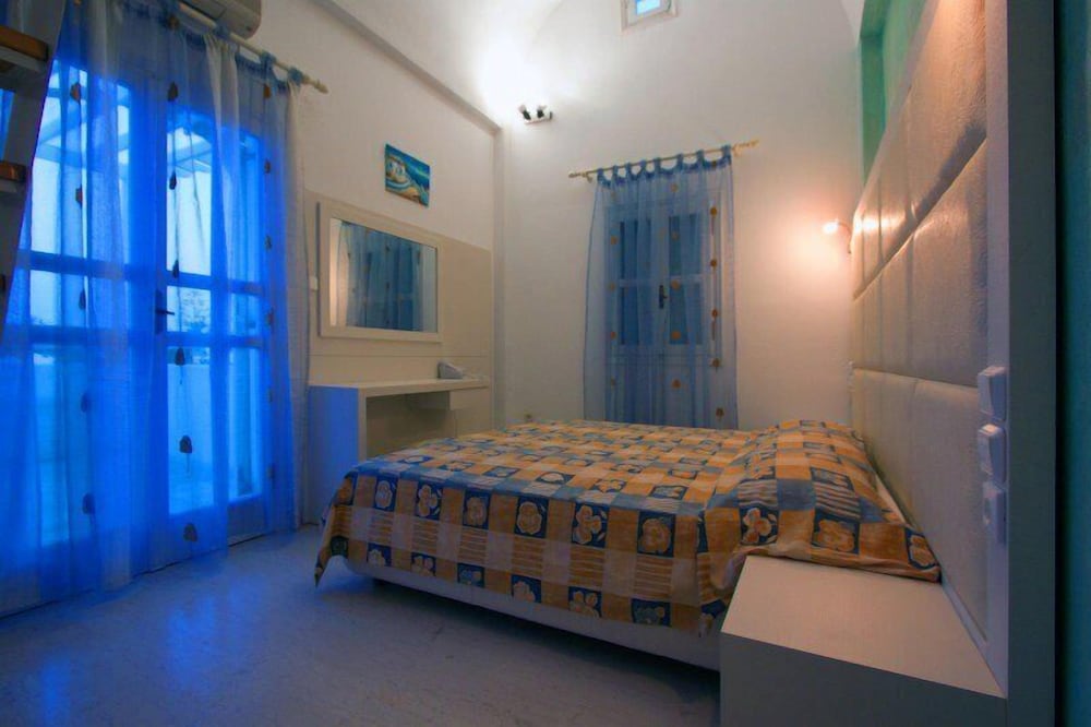 Sellada Apartments — Hotel rooms in Kamari, South Aegean
