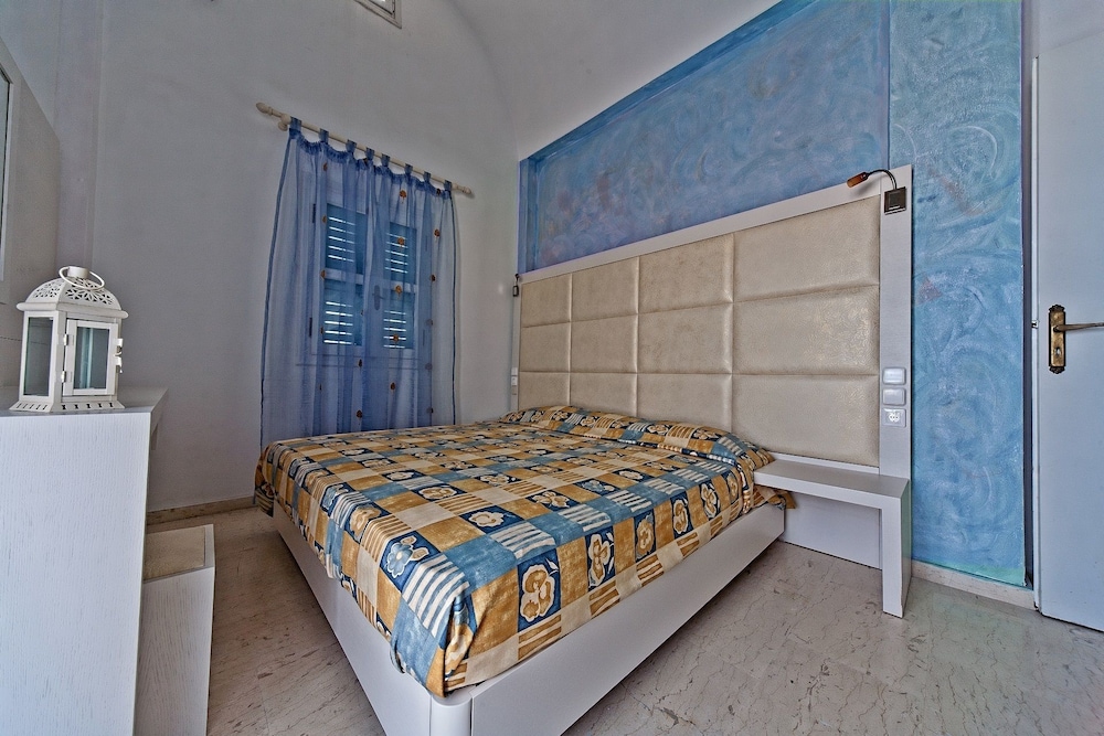 Sellada Apartments — Hotel rooms in Kamari, South Aegean