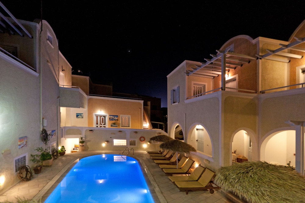 Sellada Apartments — Swimming pool in Kamari, South Aegean