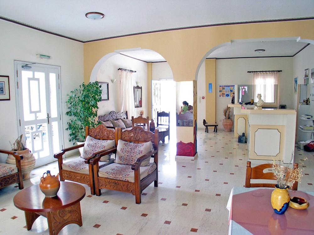 Sellada Apartments — Hotel rooms in Kamari, South Aegean