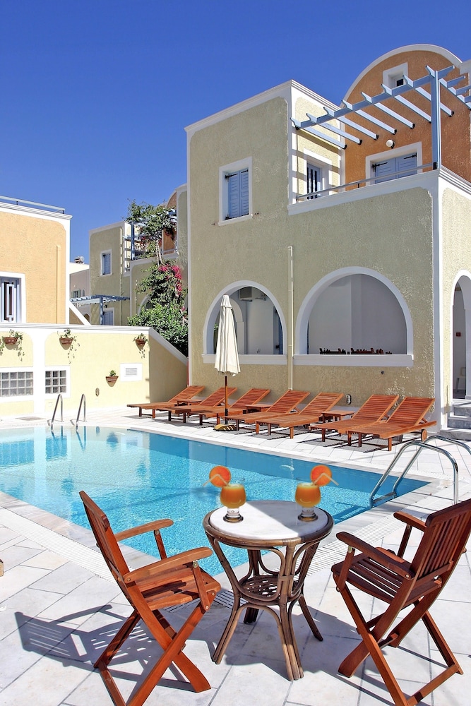Sellada Apartments — Swimming pool in Kamari, South Aegean
