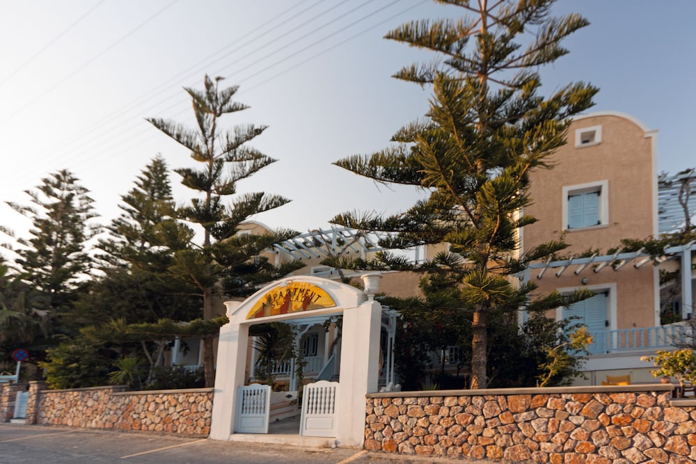Sellada Apartments — Hotel building in Kamari, South Aegean
