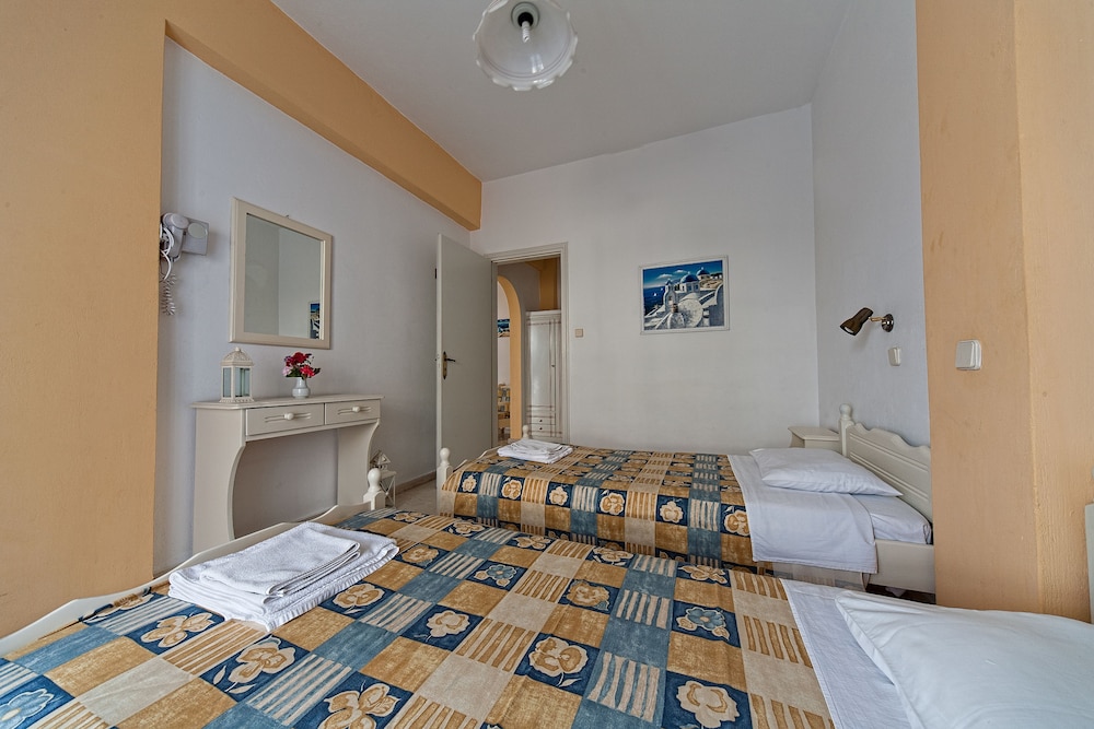 Sellada Apartments — Hotel rooms in Kamari, South Aegean