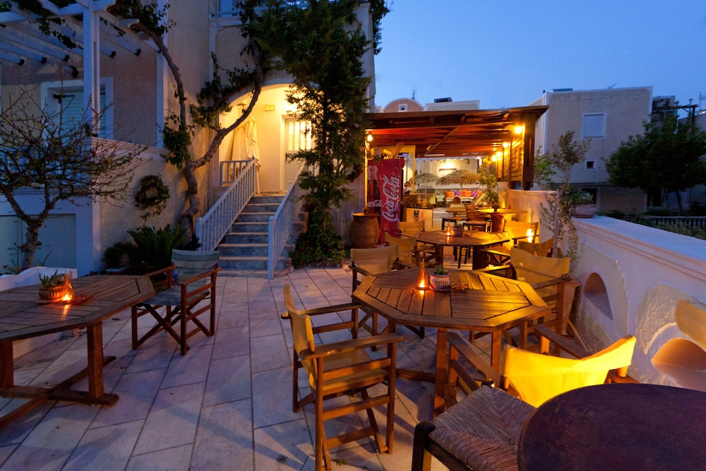 Sellada Apartments — Restaurant & bars in Kamari, South Aegean