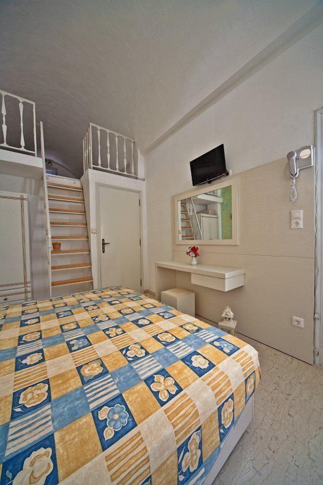 Sellada Apartments — Hotel rooms in Kamari, South Aegean