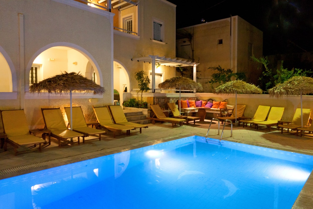 Sellada Apartments — Swimming pool in Kamari, South Aegean