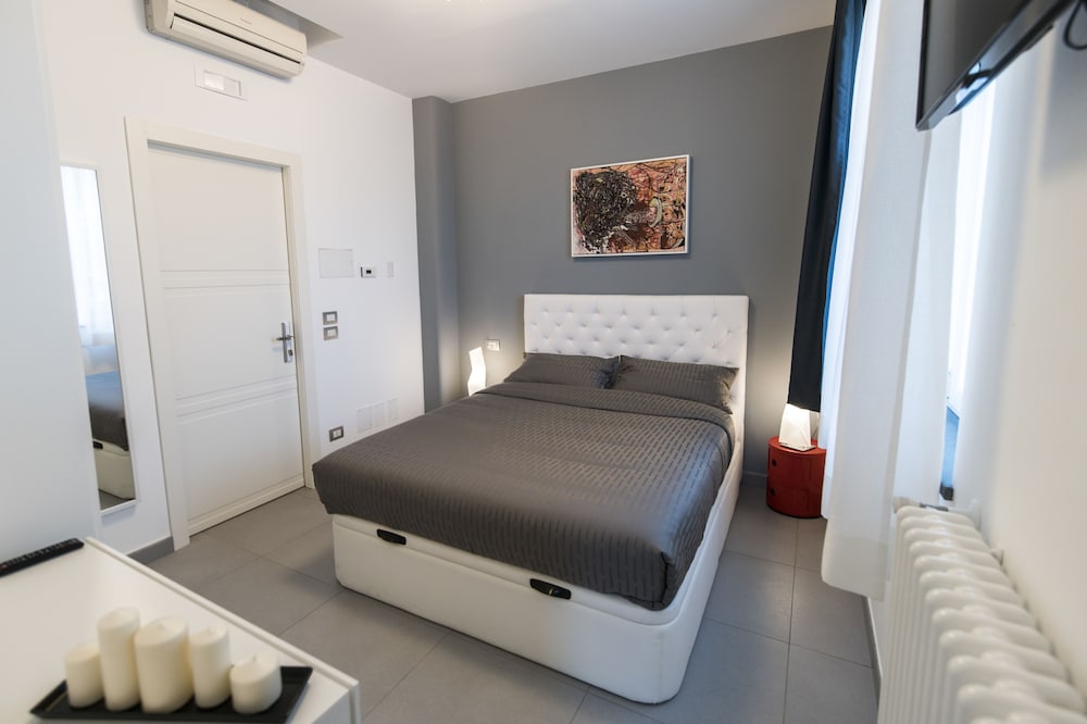 Sicilia's Residence Hotel Art & Spa — Hotel rooms in Aci Catena, Sicily