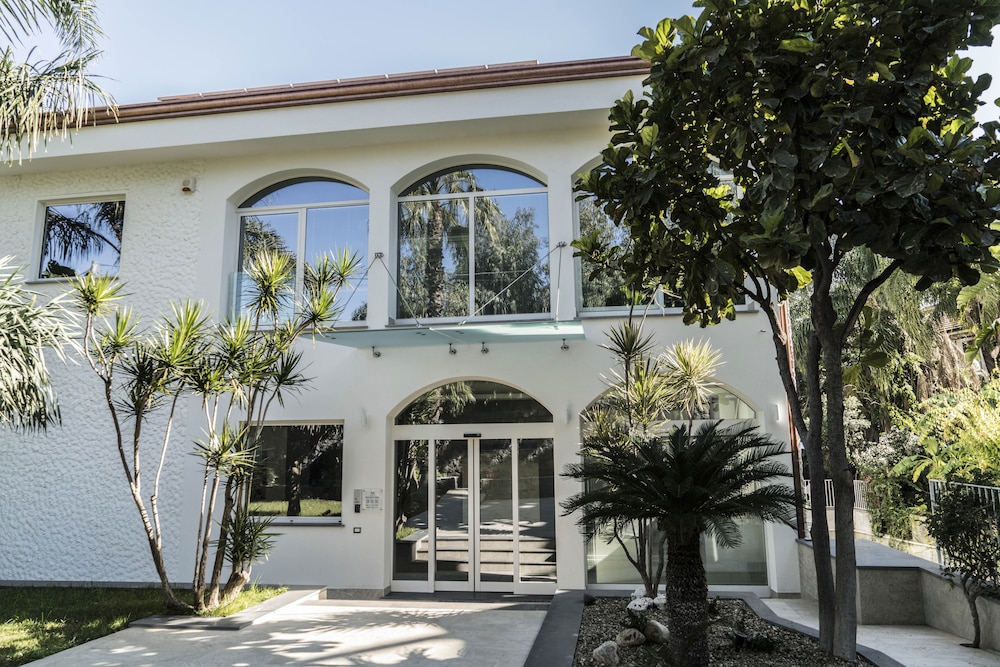 Sicilia's Residence Hotel Art & Spa — Hotel building in Aci Catena, Sicily