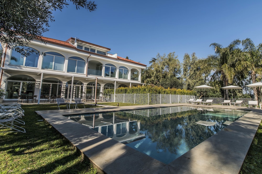 Sicilia's Residence Hotel Art & Spa — Swimming pool in Aci Catena, Sicily