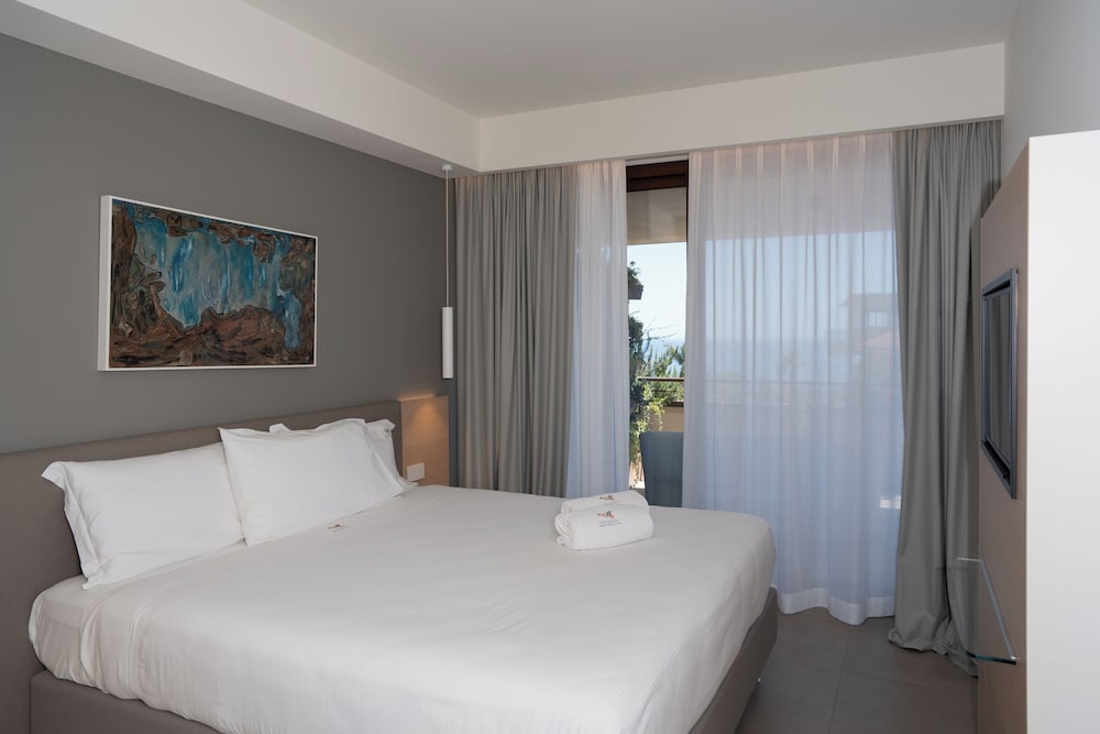 Sicilia's Residence Hotel Art & Spa — Hotel rooms in Aci Catena, Sicily